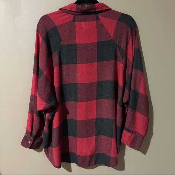 Women’s American Eagle Oversized Fit Button Up Red and Black Flannel Size Small - Picture 3 of 7